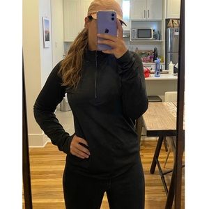BLACK LULULEMON LONG SLEEVE SPORTS TOP UNISEX